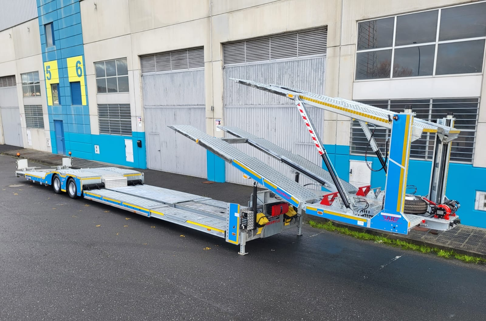 Foto principale da scontornare Foto principale da scontornare