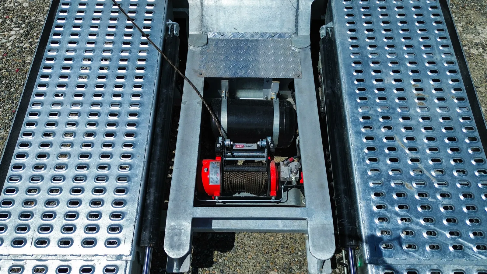 JX-2 PLUS verricello incassato Verricello incassato nel piano di carico del Semirimorchio carrellone 2 assi allungabile JX-2 PLUS Trailix per soccorso stradale