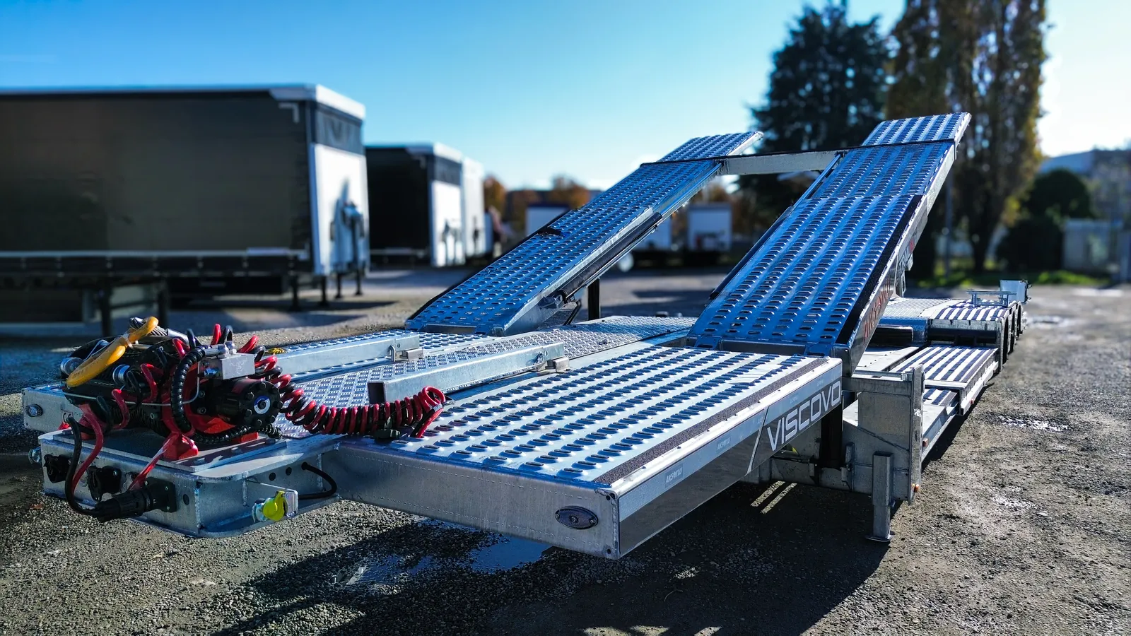 JX-3 PLUS dettaglio idraulica Dettaglio rampe e impianto idraulico italiano del Semirimorchio carrellone 3 assi allungabile JX-3 PLUS Trailix
