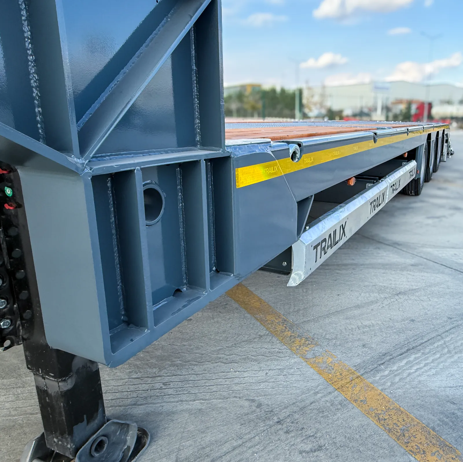 TX-3 SMART collo acciaio Struttura del collo in acciaio ad alta resistenza del Semirimorchio carrellone 3 assi TX-3 SMART Trailix per trasporto macchine operatrici, dettaglio