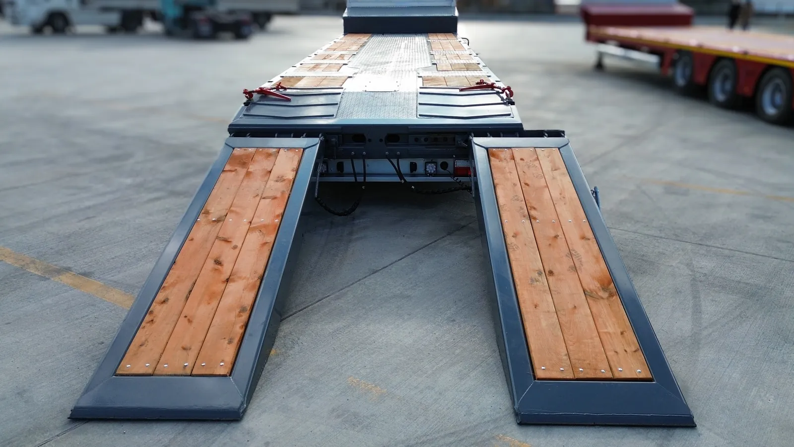 TX-3 SMART rampe in legno Rampe singole con piano in legno del Semirimorchio carrellone 3 assi TX-3 SMART Trailix per trasporto macchine operatrici, dettaglio