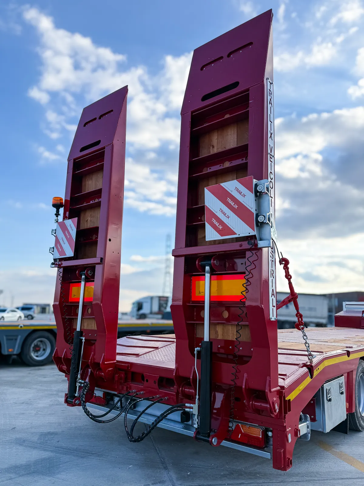 TX-3 SMART rampe singole elettriche Rampe singole elettriche traslabili manualmente del Semirimorchio carrellone 3 assi TX-3 SMART Trailix per trasporto macchine operatrici