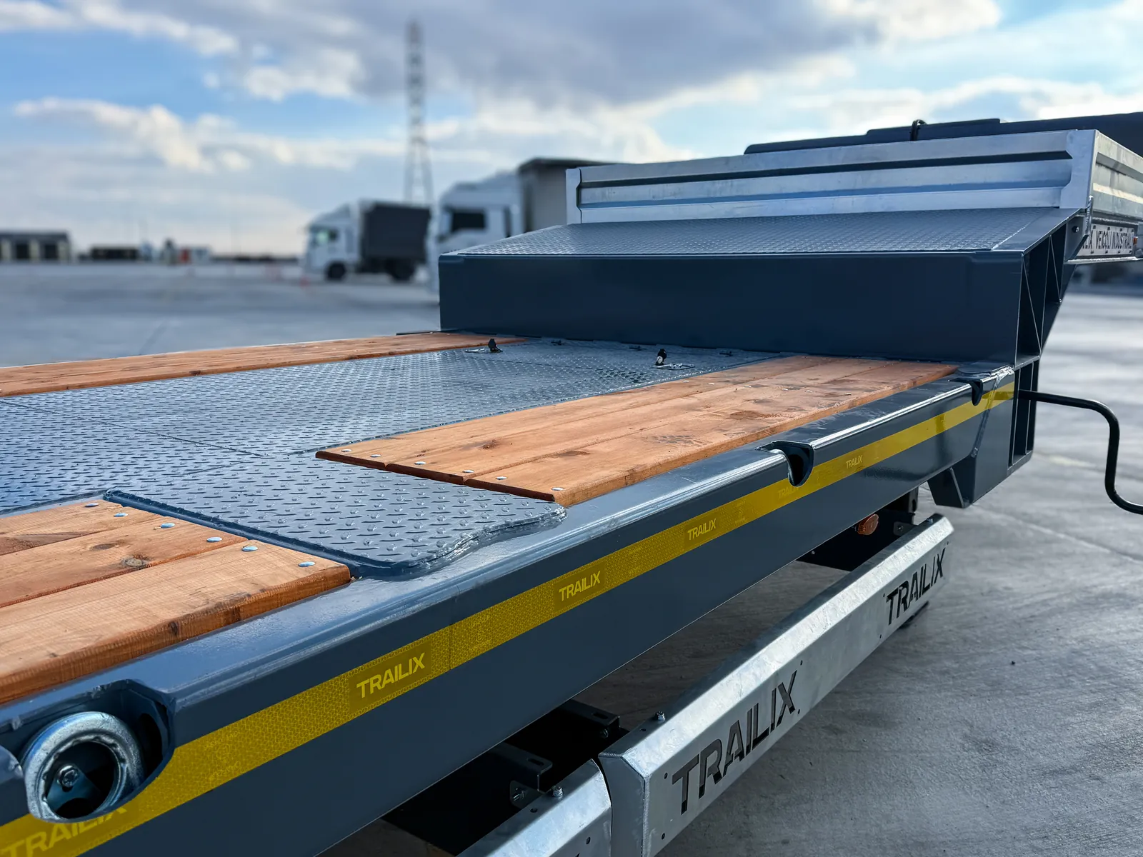 TX-3 SMART sponde rimovibili collo Sponde rimovibili sul collo del Semirimorchio carrellone 3 assi TX-3 SMART Trailix per trasporto macchine operatrici, dettaglio