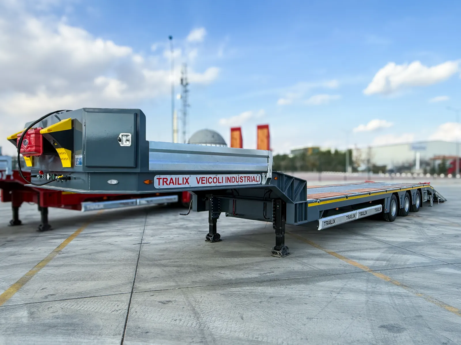 TX-3 SMART grigio vista anteriore Semirimorchio carrellone 3 assi TX-3 SMART Trailix per trasporto macchine operatrici in versione grigia, vista anteriore