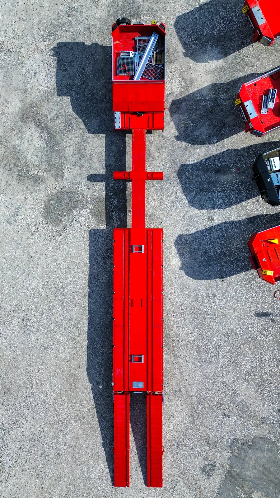 TX-4 allungato vista dall’alto Semirimorchio carrellone 4 assi TX-4 Trailix per trasporto macchine operatrici con telaio allungato, vista verticale dall'alto
